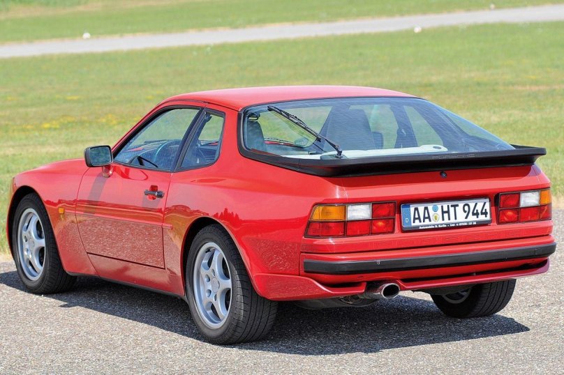 Porsche 944