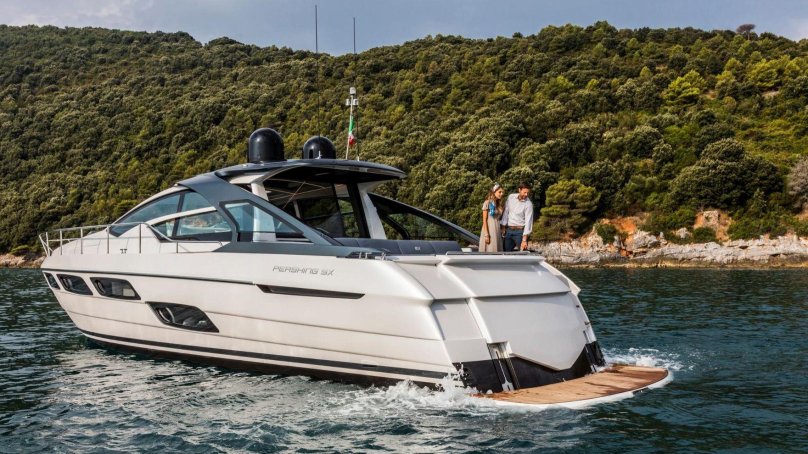 Яхта моторная Першинг