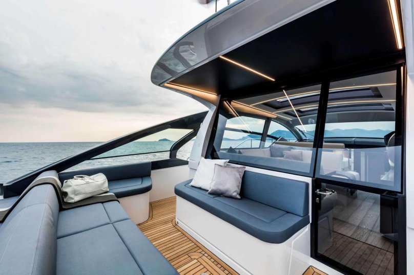 Ferretti Yachts Pershing 140