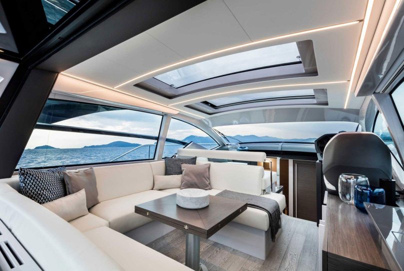 Яхта Першинг 140