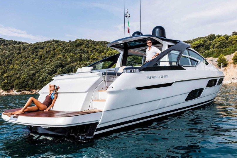 Яхта моторная Першинг