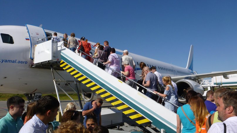 Посадка пассажиров в самолет