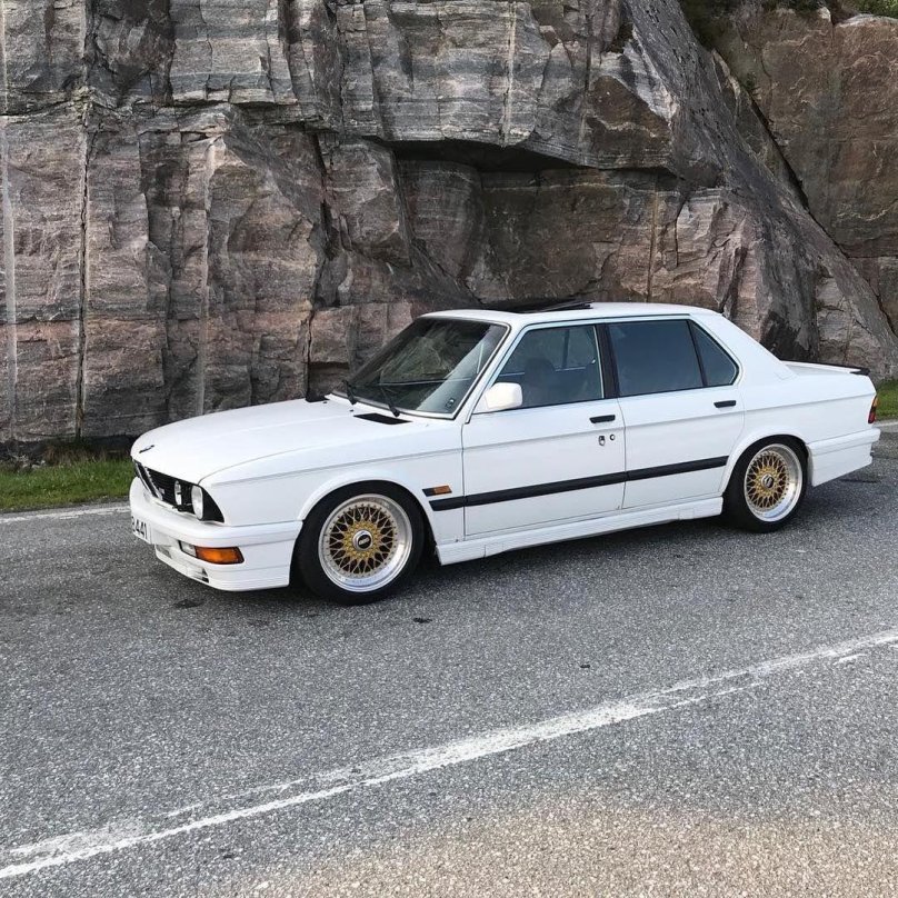 БМВ е28 купе