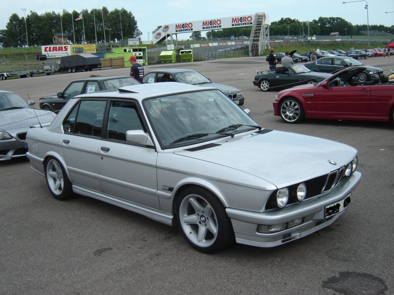 БМВ е28 535i