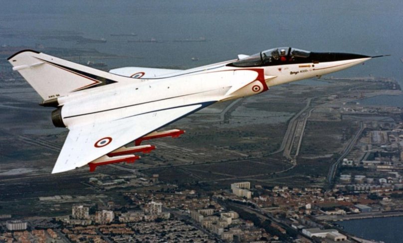 Мираж-4000 самолет