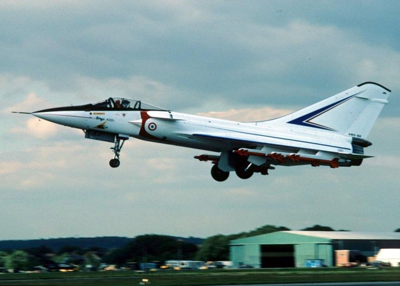 Мираж-4000 самолет