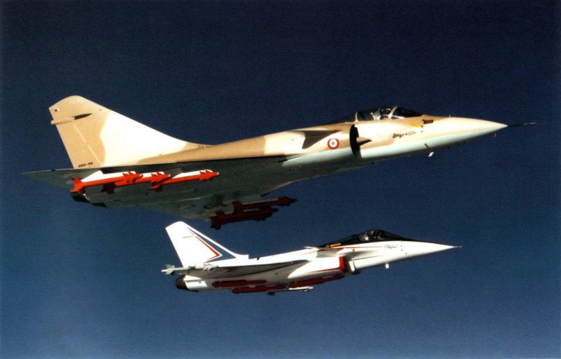 Мираж-4000 самолет