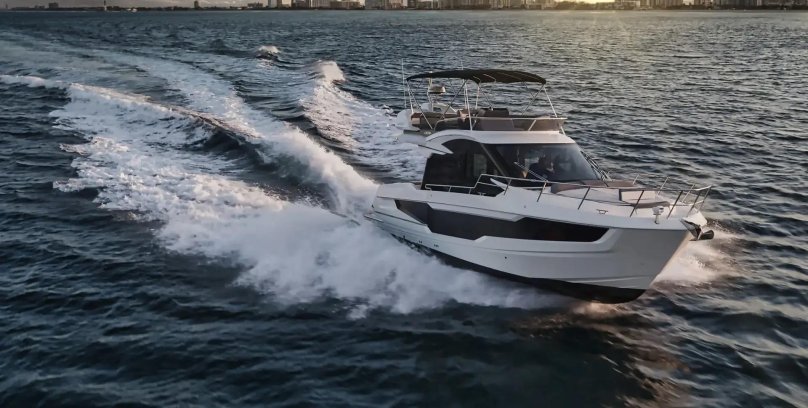 Galeon 400 Fly