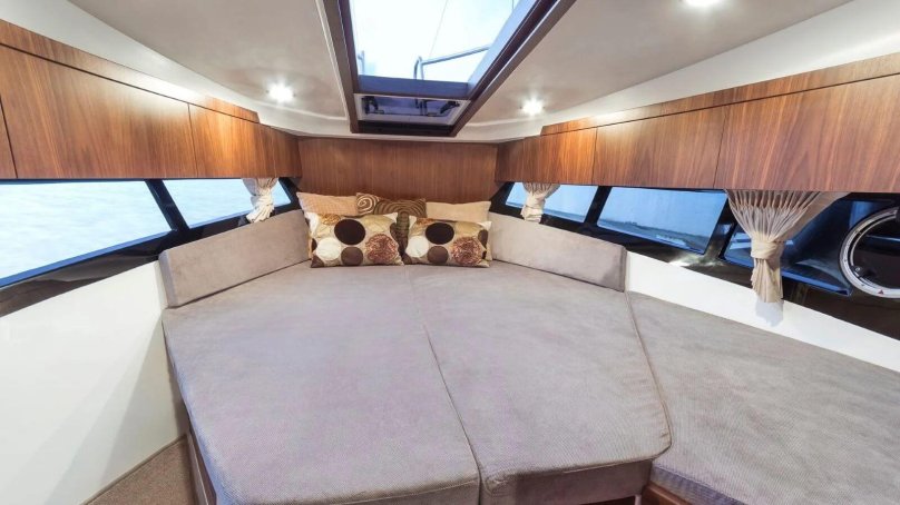 Моторная яхта Galeon 440 Fly