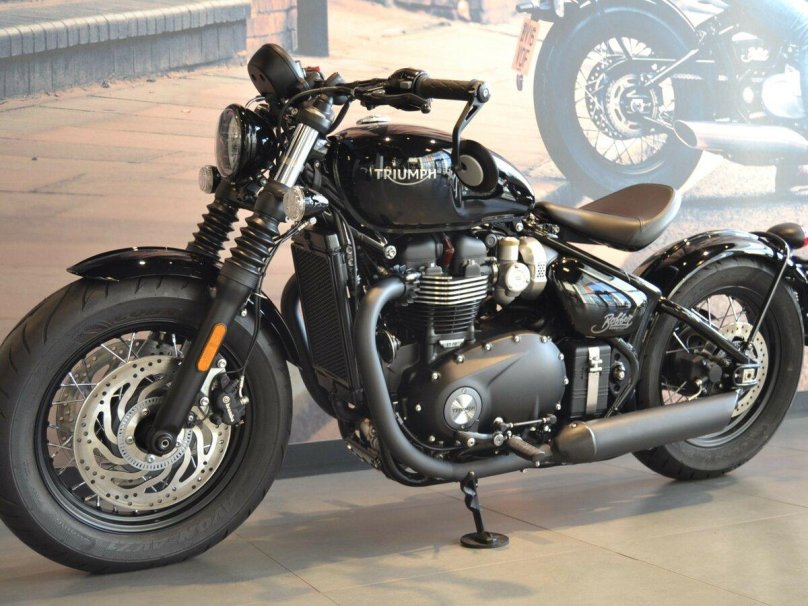 Triumph Bonneville Bobber Black