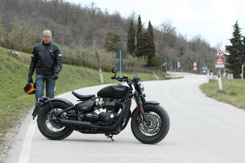 Triumph Bonneville Bobber Black