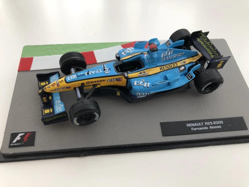 Болид Renault 2005