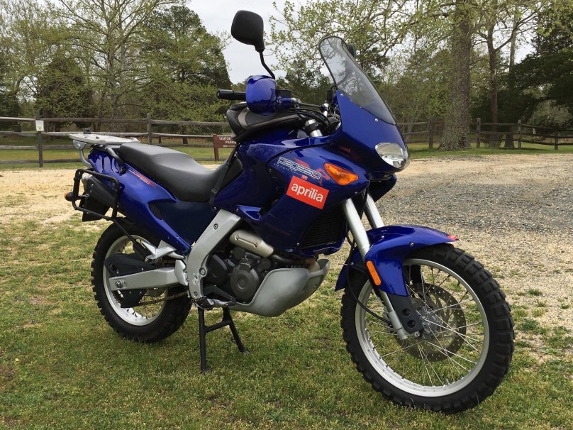 Мотоцикл Априлия пегасо 650
