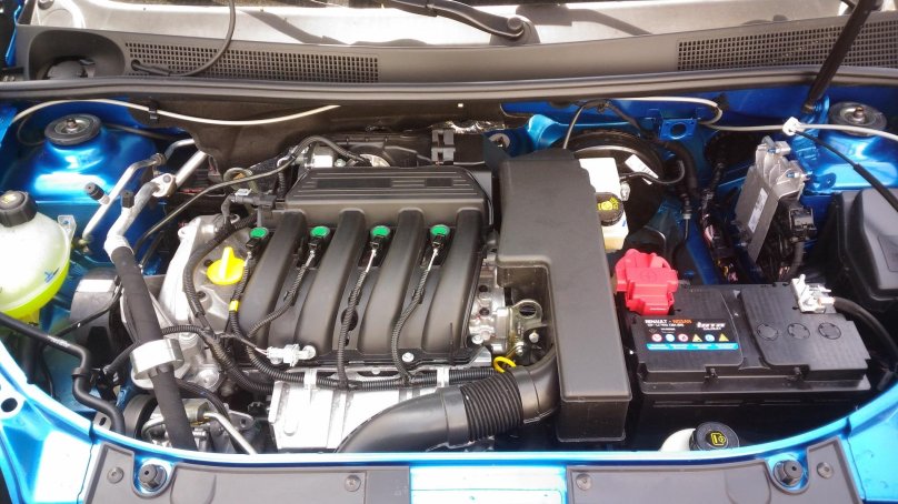 Моторный отсек Рено Дастер 1.6