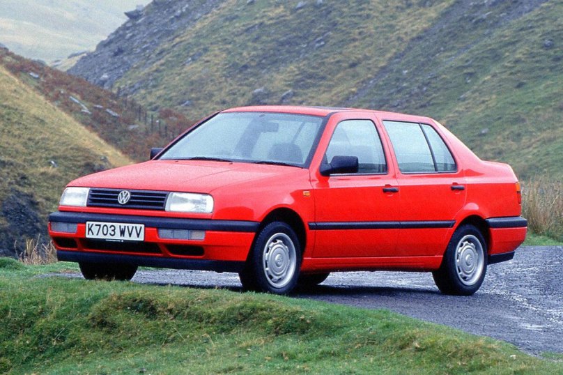 Фольксваген Венто розовый