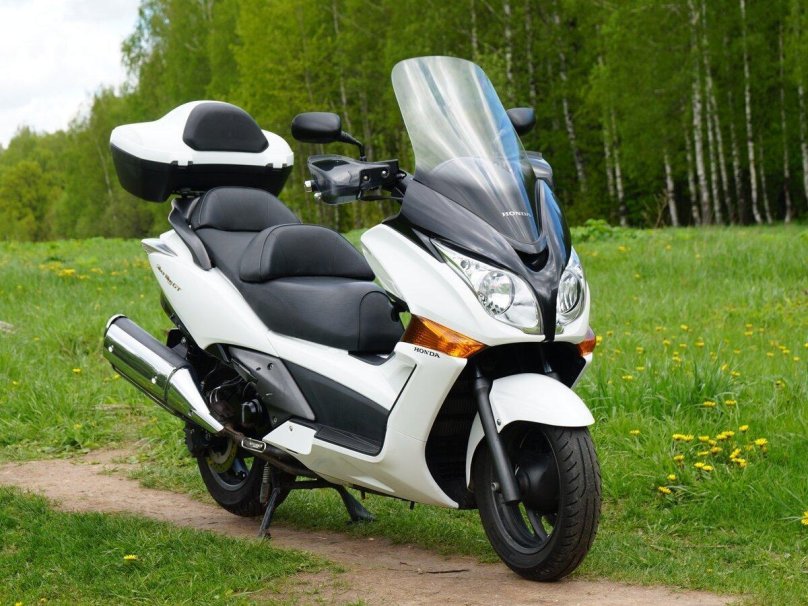 Макси скутер Honda Silverwing 600