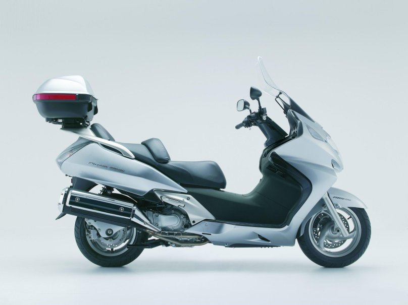 Максискутер Honda Silver Wing 600