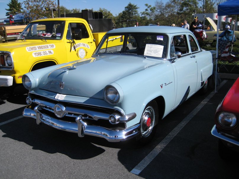 Форд Майнлайн жёлтый