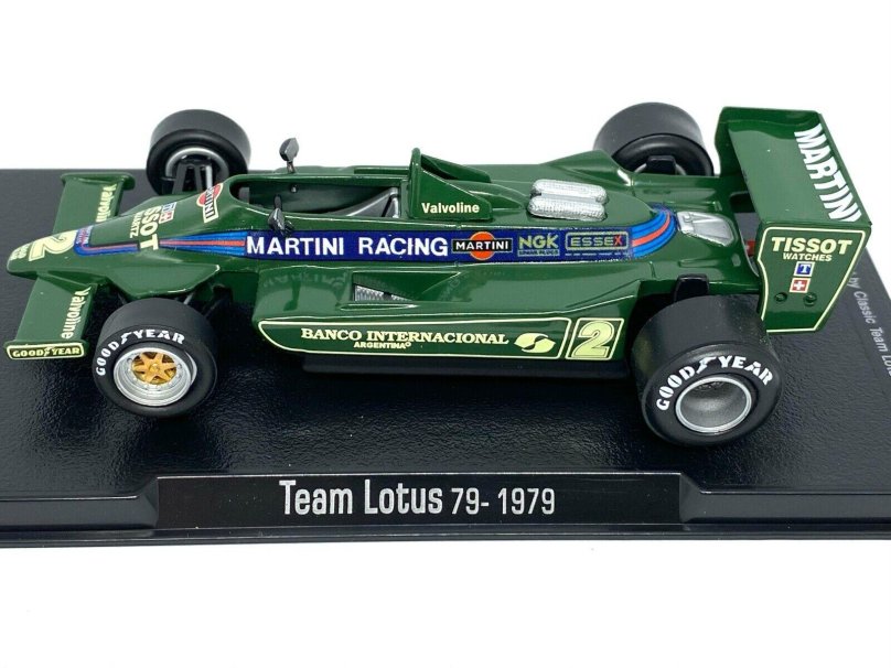 Lotus 79 Black Beauty двигатель