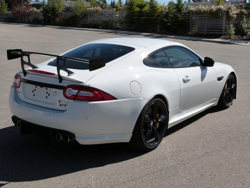 Jaguar XKR-S gt Front