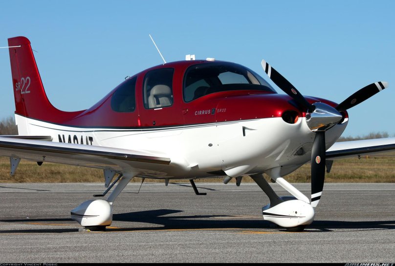 Самолет Cirrus sr22