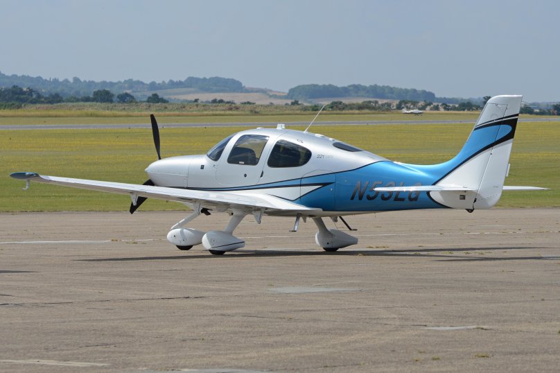 Самолет Cirrus sr22