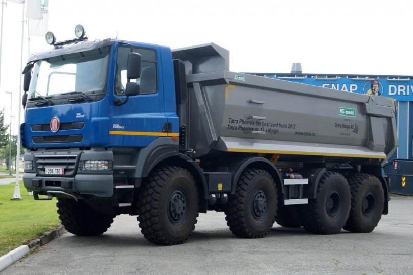 Татра Феникс 8х8 самосвал
