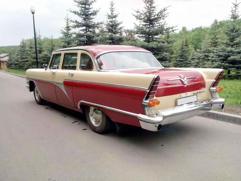 ГАЗ 13 Чайка красно белая