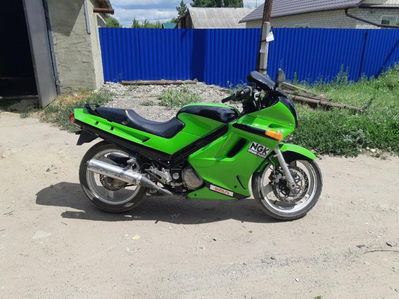 Кавасаки ЗЗР 250 монстр Энерджи