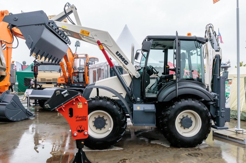 Экскаватор-погрузчик UMG TLB 935