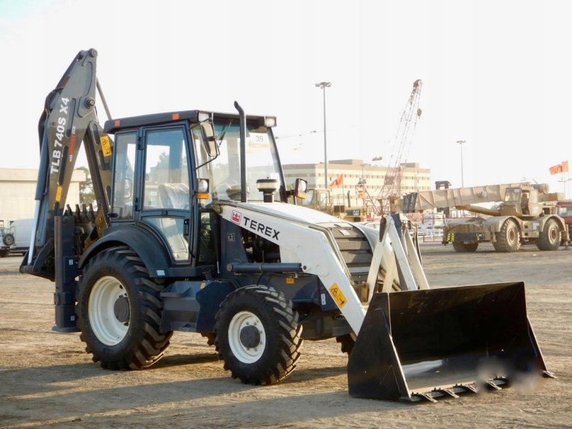 TLB 935 экскаватор погрузчик