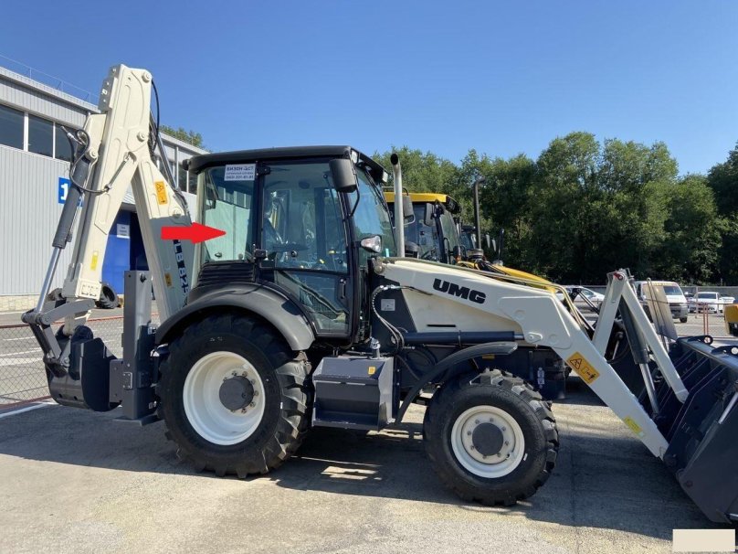 Экскаватор-погрузчик UMG TLB 825