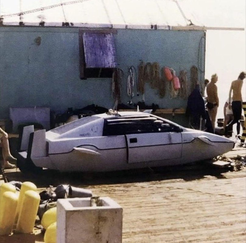 Машина подлодка Джеймс Бонд