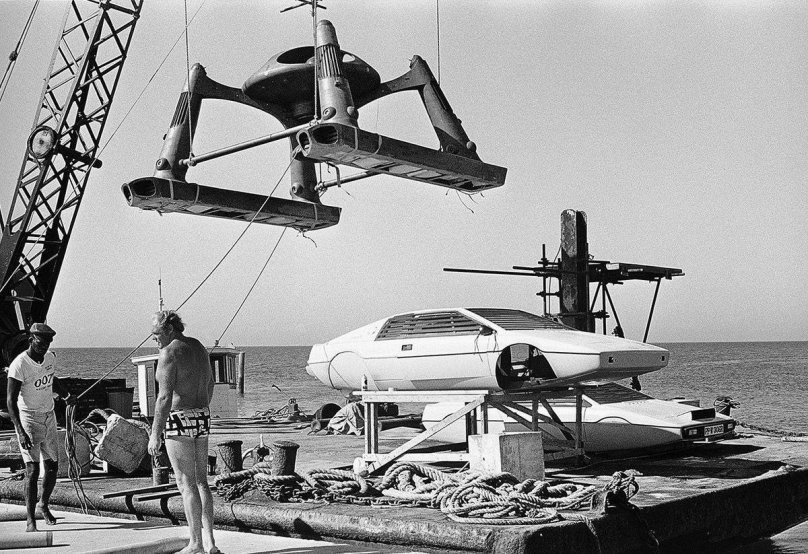 Лотус Джеймса Бонда