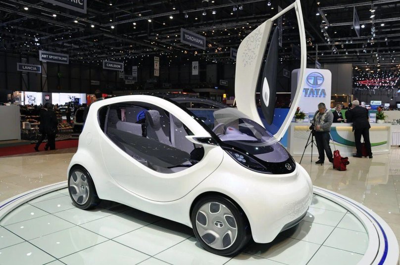 Китайский электромобиль седан