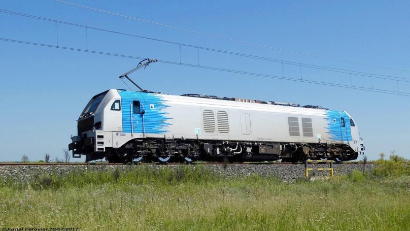 Локомотив Stadler EURODUAL