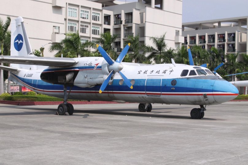 Xian y-7 кабина