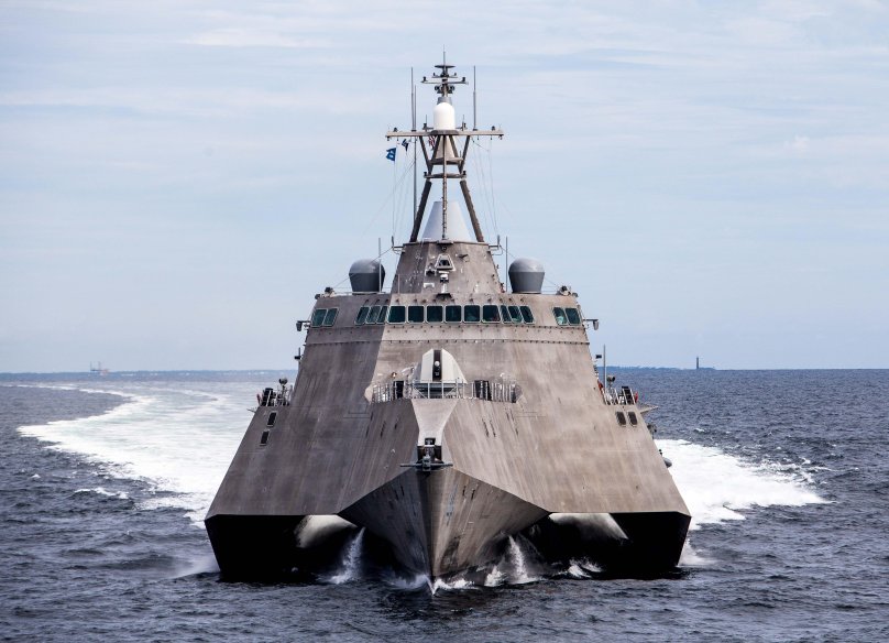 Корабль USS LCS-22 `Kansas City`