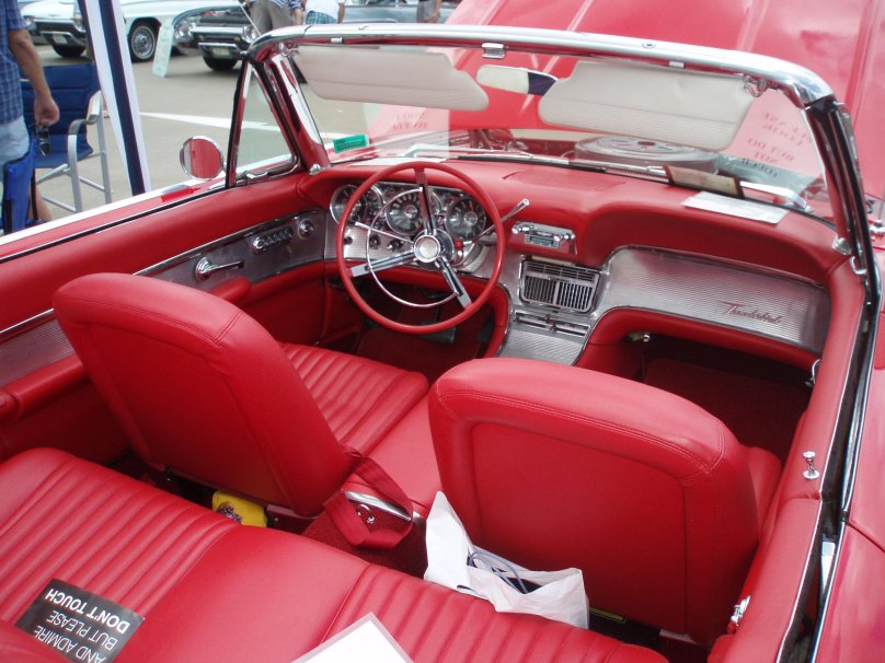 Ford Thunderbird 1961 Interior