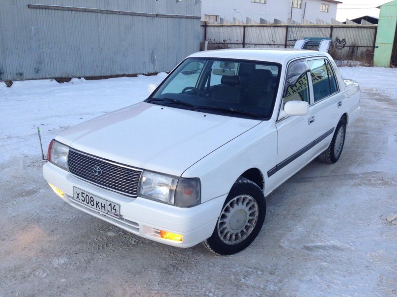 Toyota Crown Comfort 2000