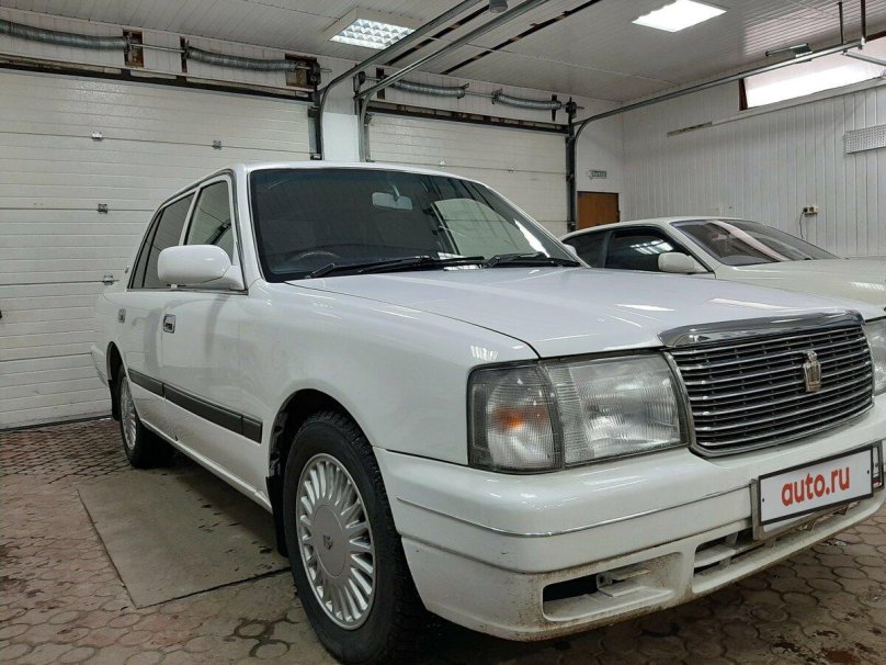 Toyota Crown Comfort 2000