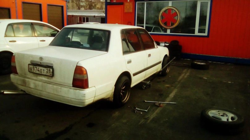 Тойота Кроун комфорт 2001