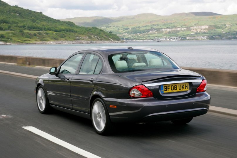 Jaguar x Type 2010