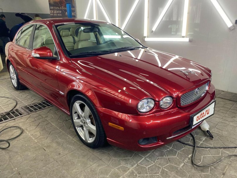 Ягуар x Type красный