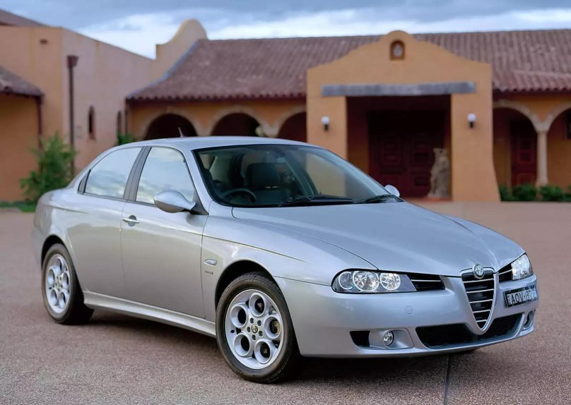 Машина Альфа Ромео 156