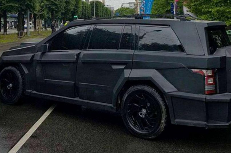 The Dartz Prombron Black Alligator