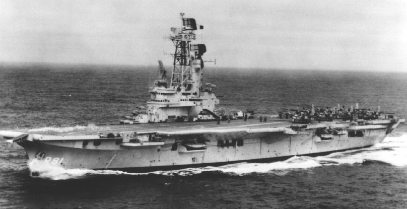 Голландский авианосец «Карел Доорман»