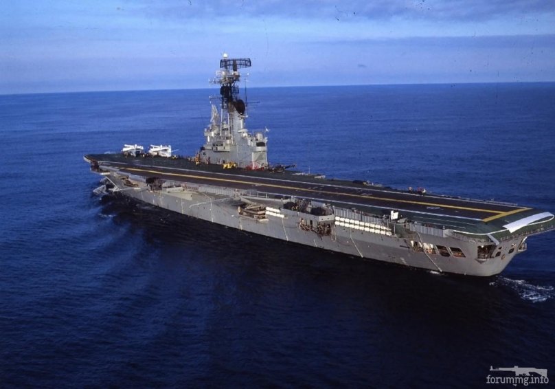 Вейнтисинко де Майо авианосец