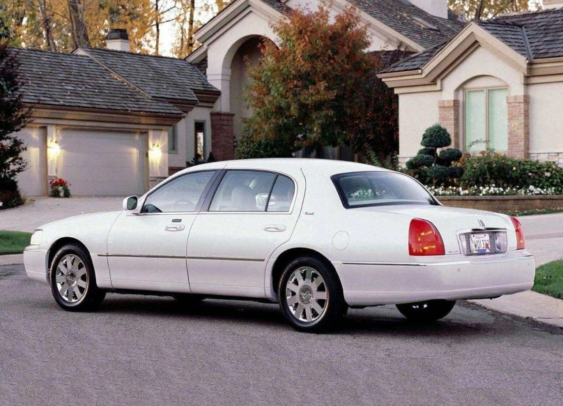 Линкольн Таун кар 2011