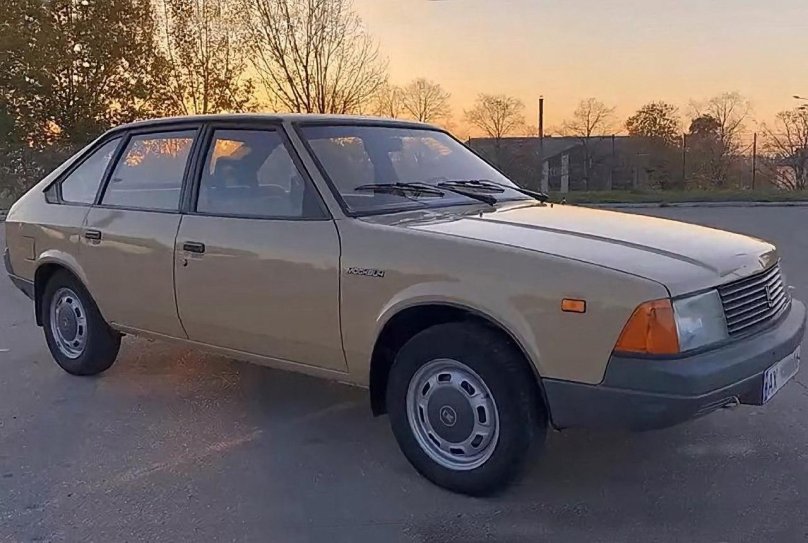 Машина Москвич 2141